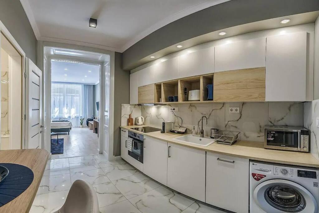 Luxury For Treasure Seekers Appartamento Budapest